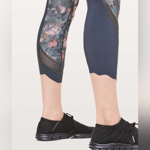 Lululemon Wunder Under Crop II Special Edition Scallop 24" Frosted Rose Multi 10 - Picture 11 of 16